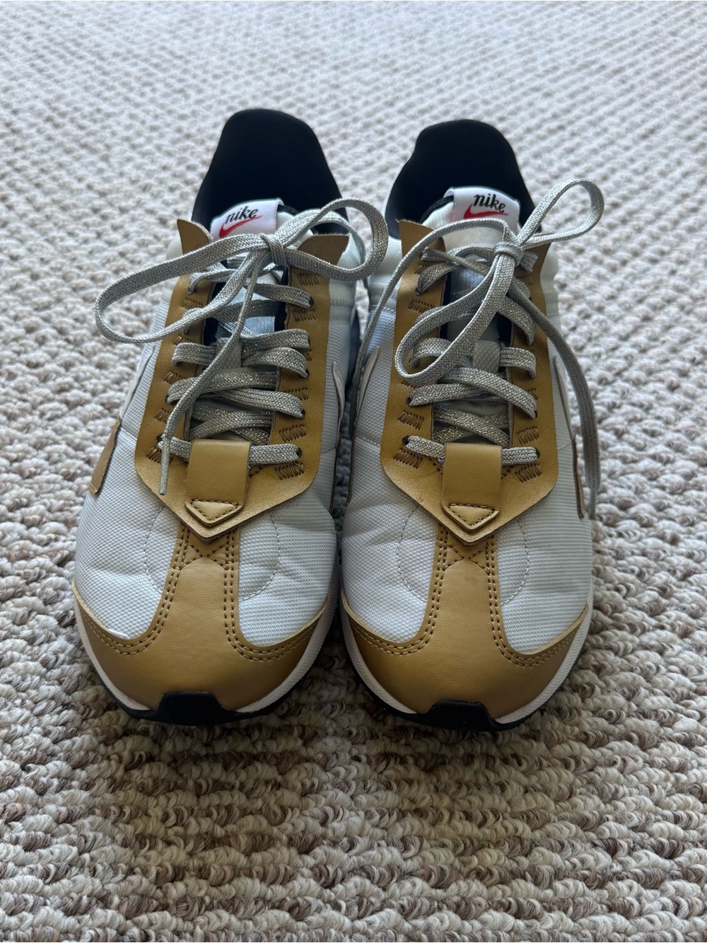 Nike Air Max Pre-Day SE Sneakers - Picture 4 of 7